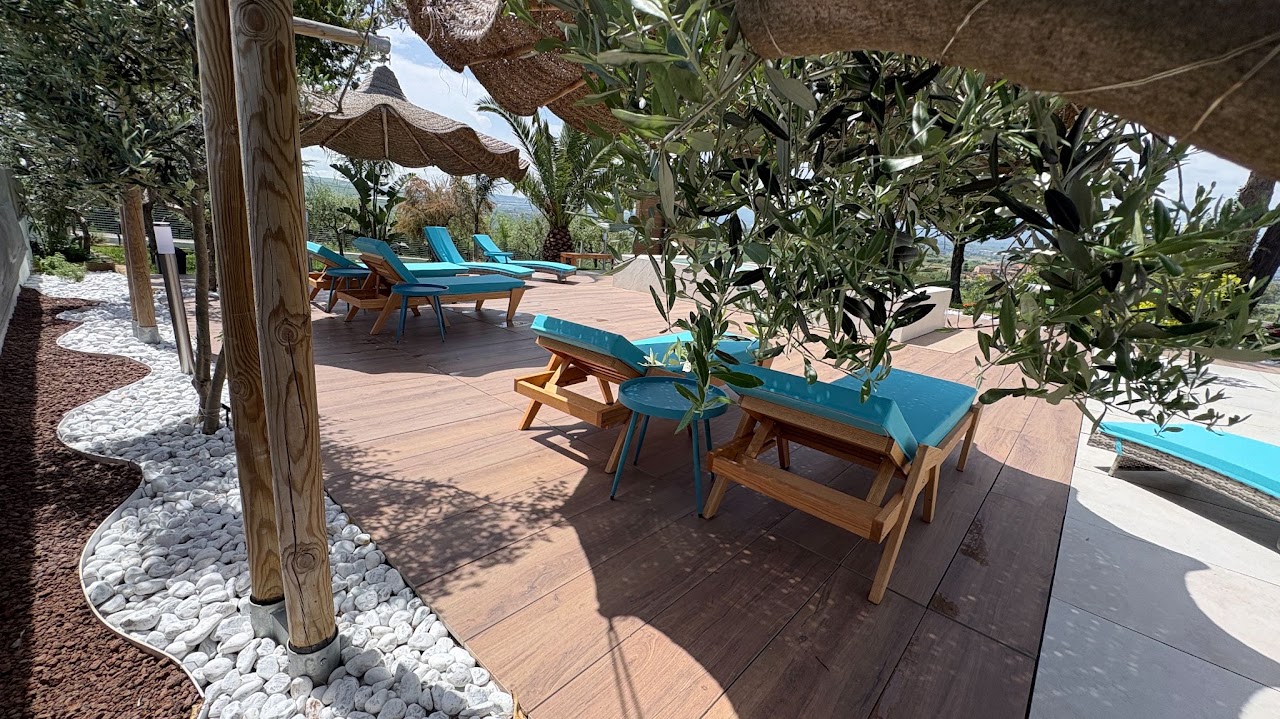 Esterni e piscina del B&B Luci della Collina a Tortoreto, Abruzzo